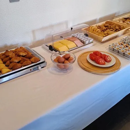 מלון Aposperides