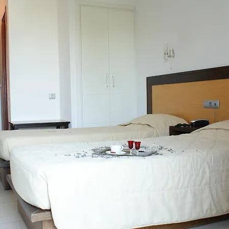 מלון Aposperides