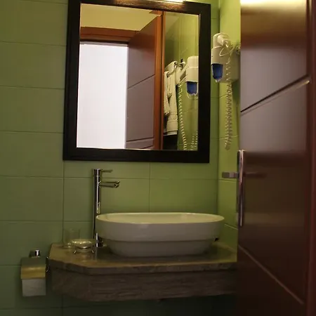 Aposperides מלון 2*