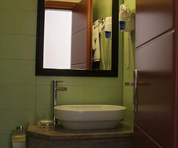 Aposperides Hotell 2*
